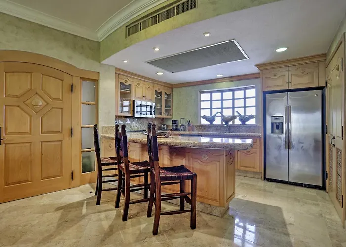 La Condo: Pools, Hot Tub, & Balcony Holiday home