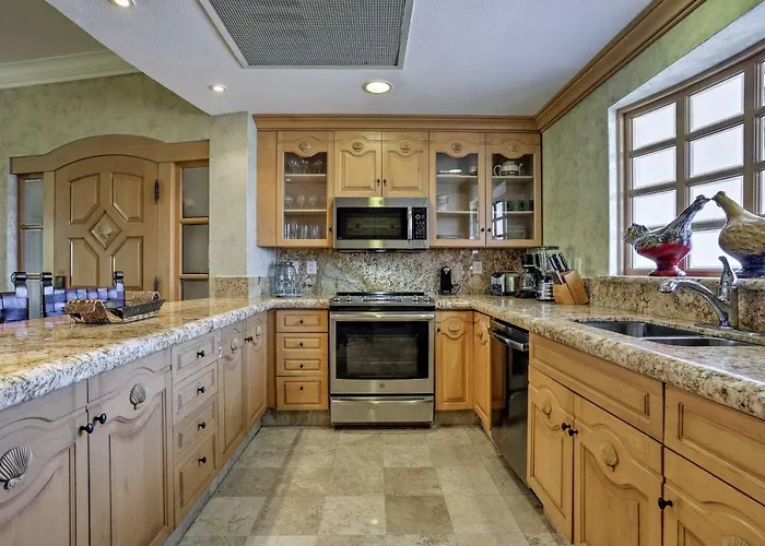 La Condo: Pools, Hot Tub, & Balcony Holiday home *