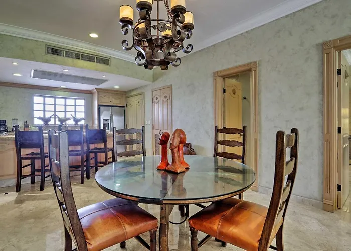 La Condo: Pools, Hot Tub, & Balcony Holiday home *