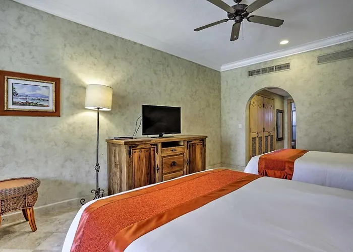 La Condo: Pools, Hot Tub, & Balcony * Cabo San Lucas
