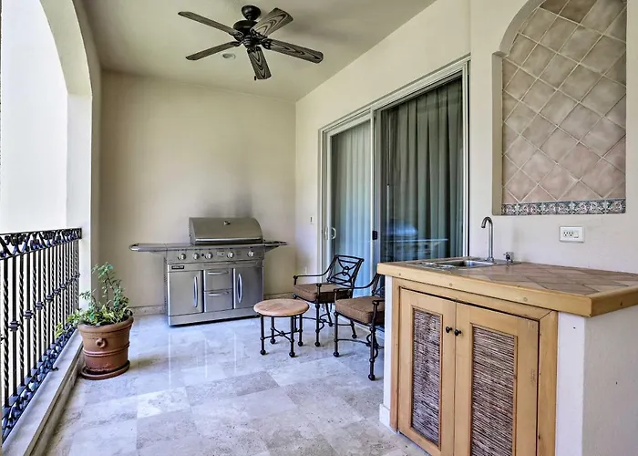 La Condo: Pools, Hot Tub, & Balcony Holiday home *