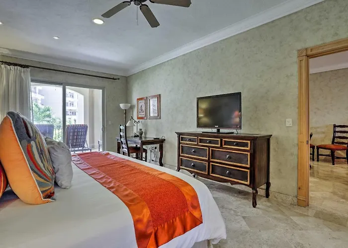 La Condo: Pools, Hot Tub, & Balcony Holiday home